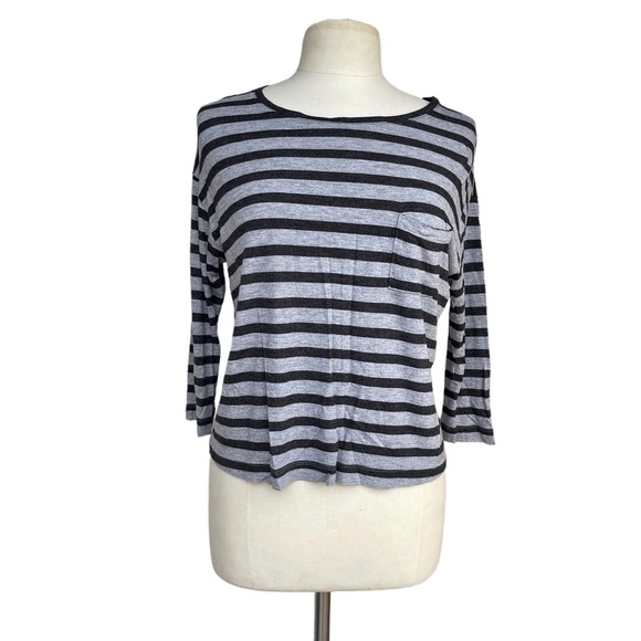 VINCE Women’s Top Size M Black Gray Striped Viscose Scoop-neck Blouse - Picture 1 of 2